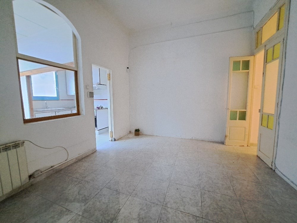 Casa adosada de 2 hab.+ buhardilla y amplia terraza.