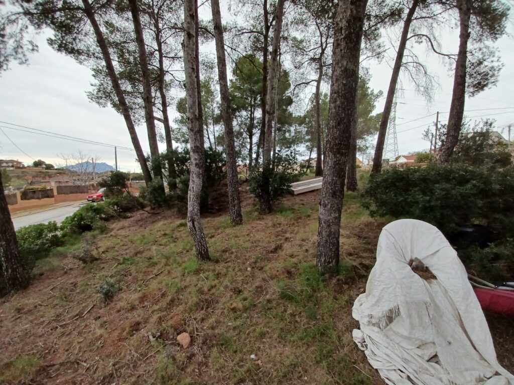 ¡Terreny edificable de 1.158 m2 en venda a Castellbisbal, ideal per al teu projecte!