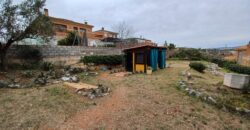 ¡Terreny edificable de 893 m2 en venda a Castellbisbal, amb electricitat i aigua disponible!
