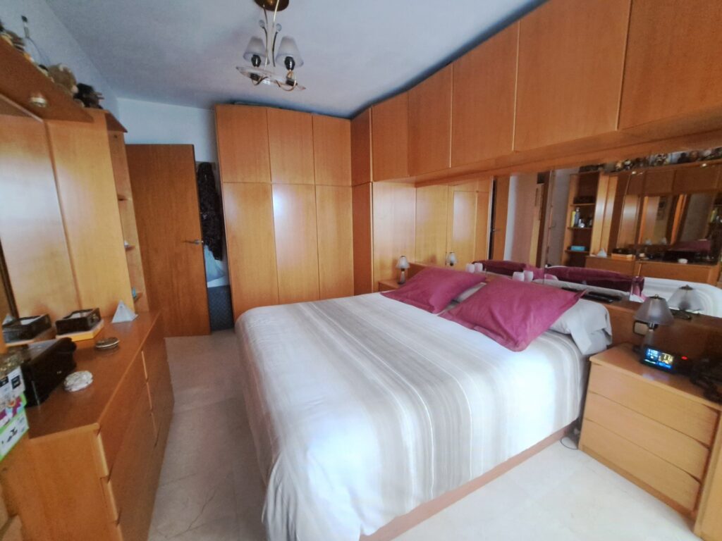 ¡Amplio piso de 4 habitaciones en la zona Mutua, ideal para tu familia!