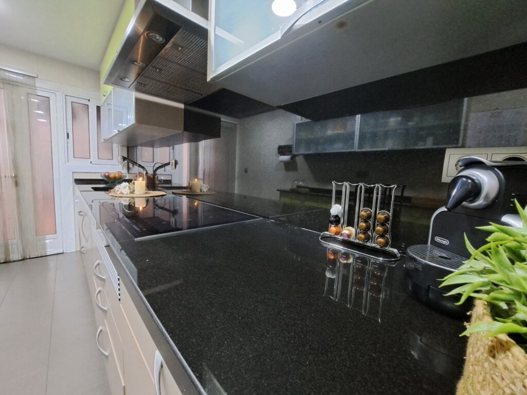 ¡Amplio piso de 4 habitaciones en la zona Mutua, ideal para tu familia!