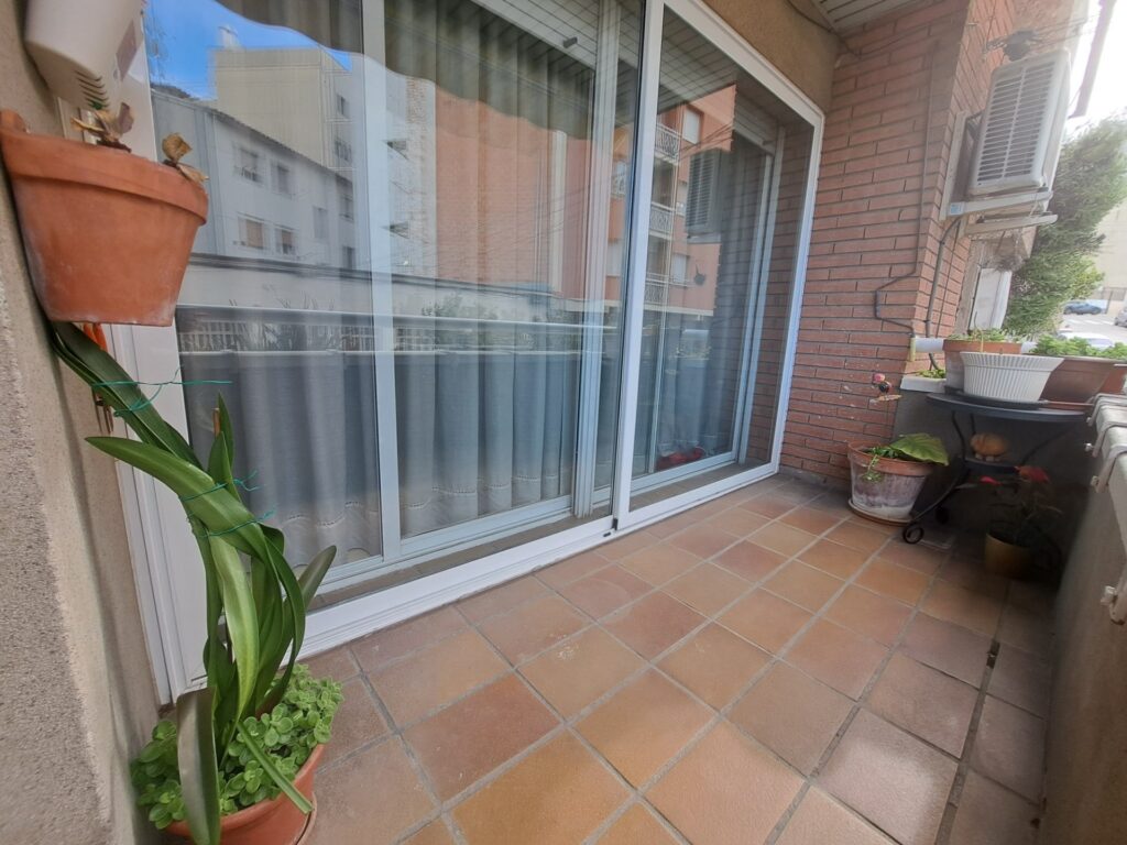 ¡Amplio piso de 4 habitaciones en la zona Mutua, ideal para tu familia!