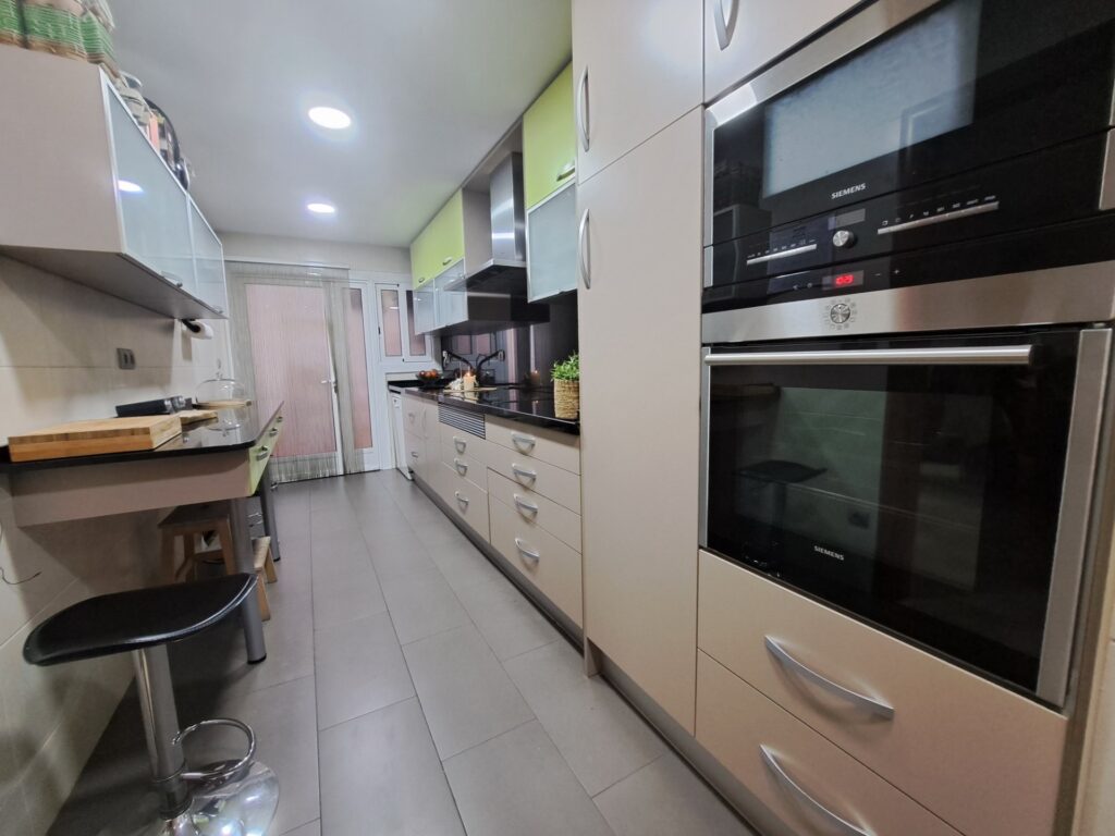 ¡Amplio piso de 4 habitaciones en la zona Mutua, ideal para tu familia!