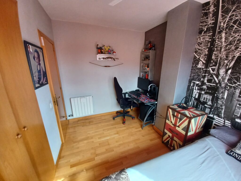 Xalet unifamiliar en venda a Les Fonts de Sant Quirze del Vallès, 4 habitacions i piscina privada!