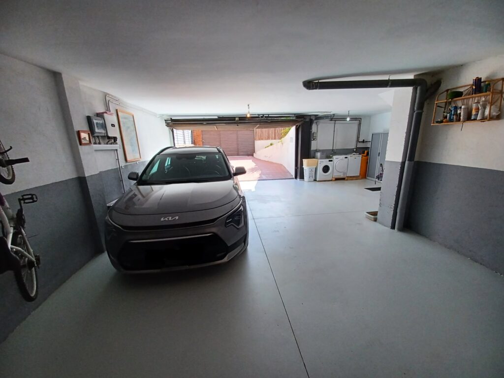 Xalet unifamiliar en venda a Les Fonts de Sant Quirze del Vallès, 4 habitacions i piscina privada!