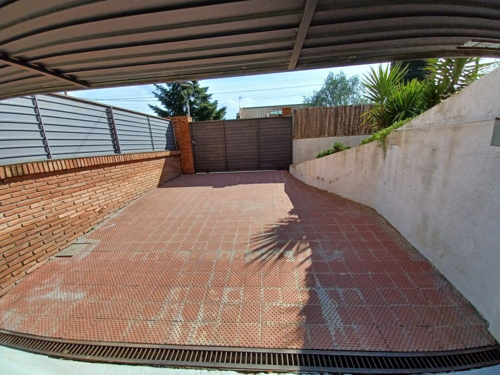 Xalet unifamiliar en venda a Les Fonts de Sant Quirze del Vallès, 4 habitacions i piscina privada!