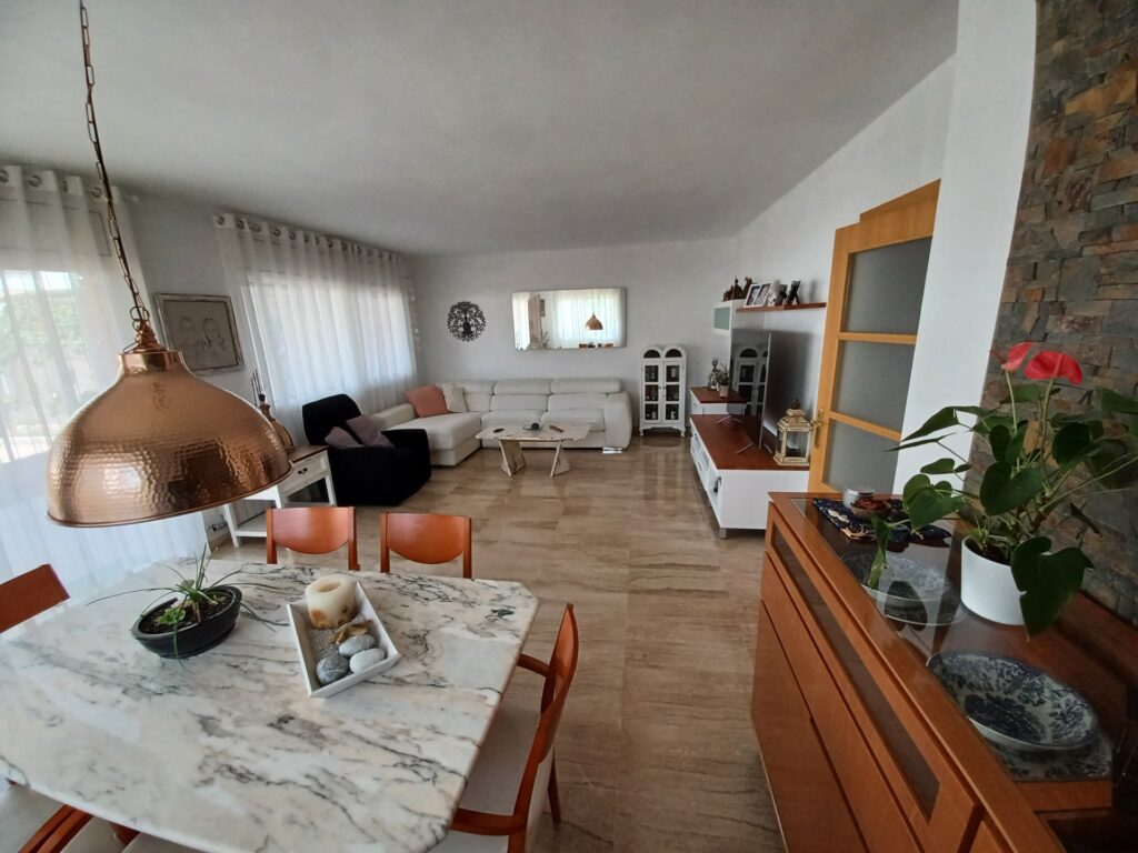 Xalet unifamiliar en venda a Les Fonts de Sant Quirze del Vallès, 4 habitacions i piscina privada!
