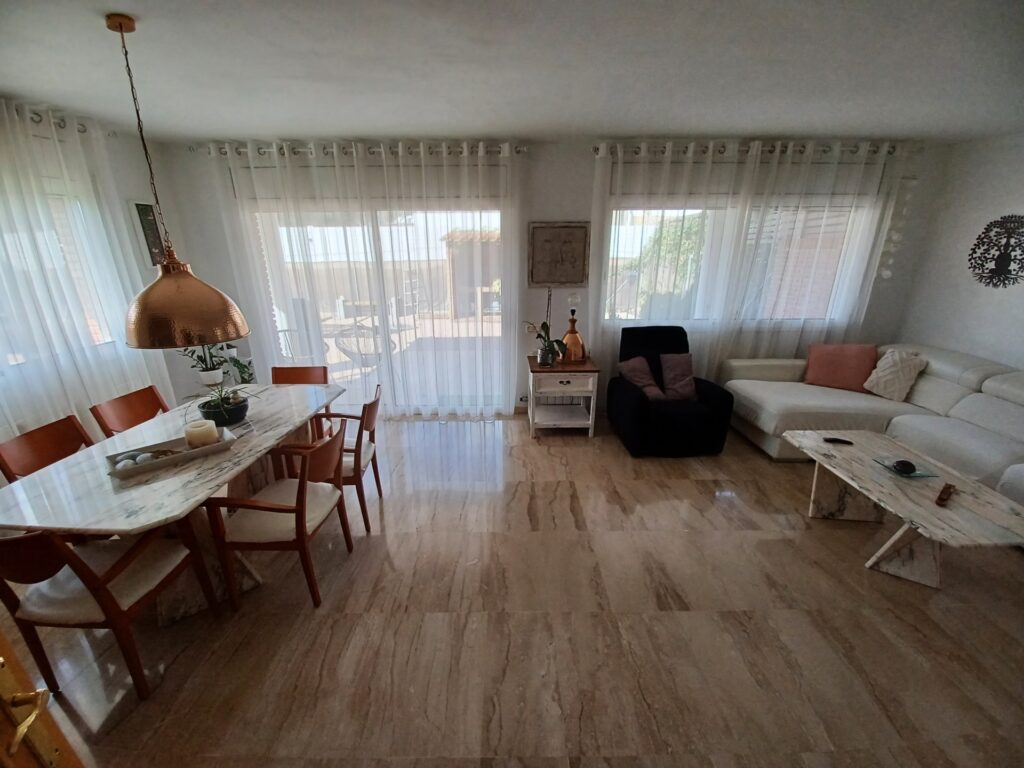 Xalet unifamiliar en venda a Les Fonts de Sant Quirze del Vallès, 4 habitacions i piscina privada!