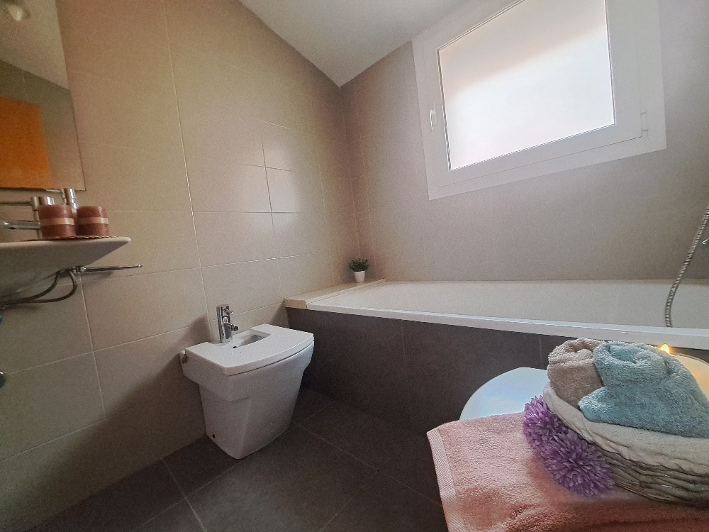 Espaiós Àtic/Dúplex a la zona del Mossos amb PK i traster d´Obra Nova acabada.