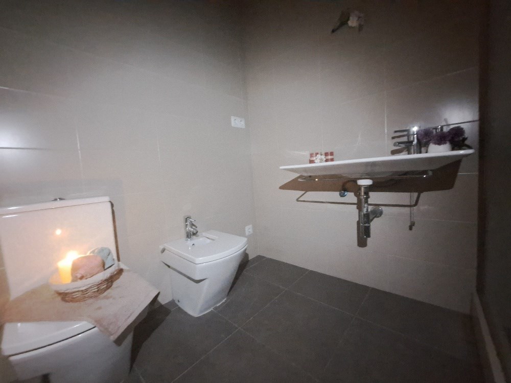 Espaiós Àtic/Dúplex a la zona del Mossos amb PK i traster d´Obra Nova acabada.