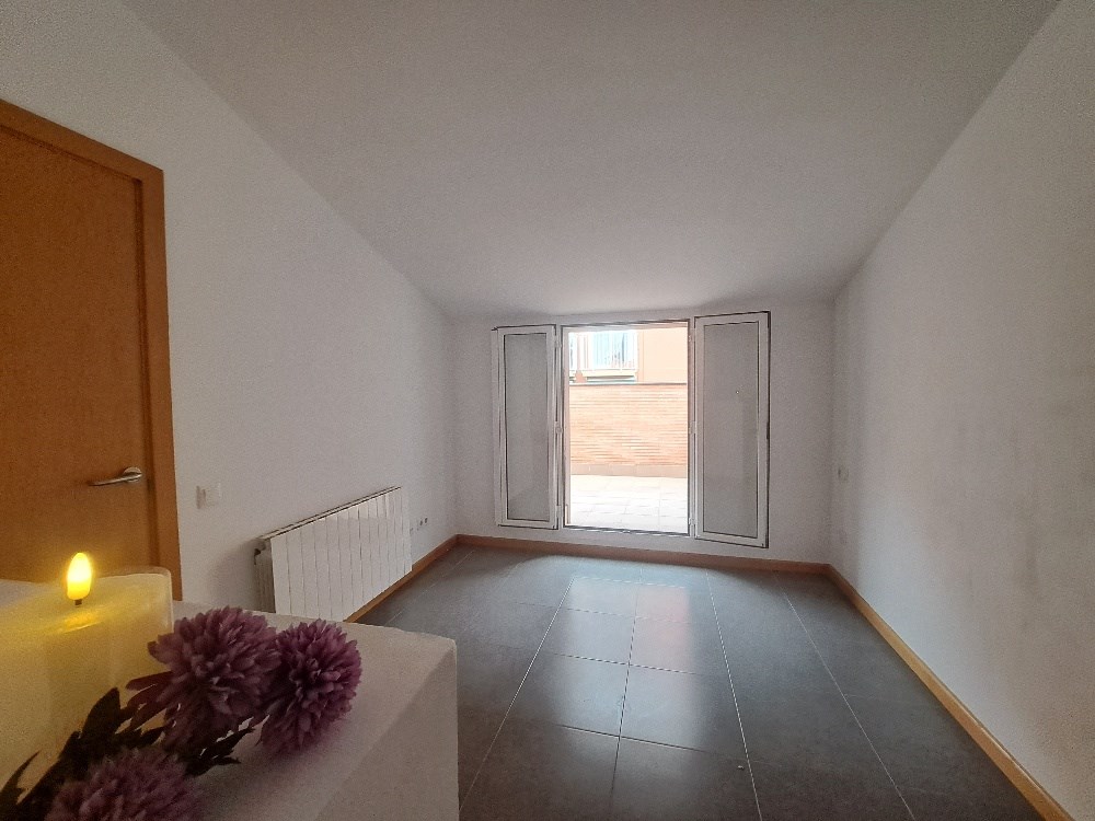 Espacioso Ático/Dúplex en la zona del Mossos con PK y trastero de Obra Nueva acabada.