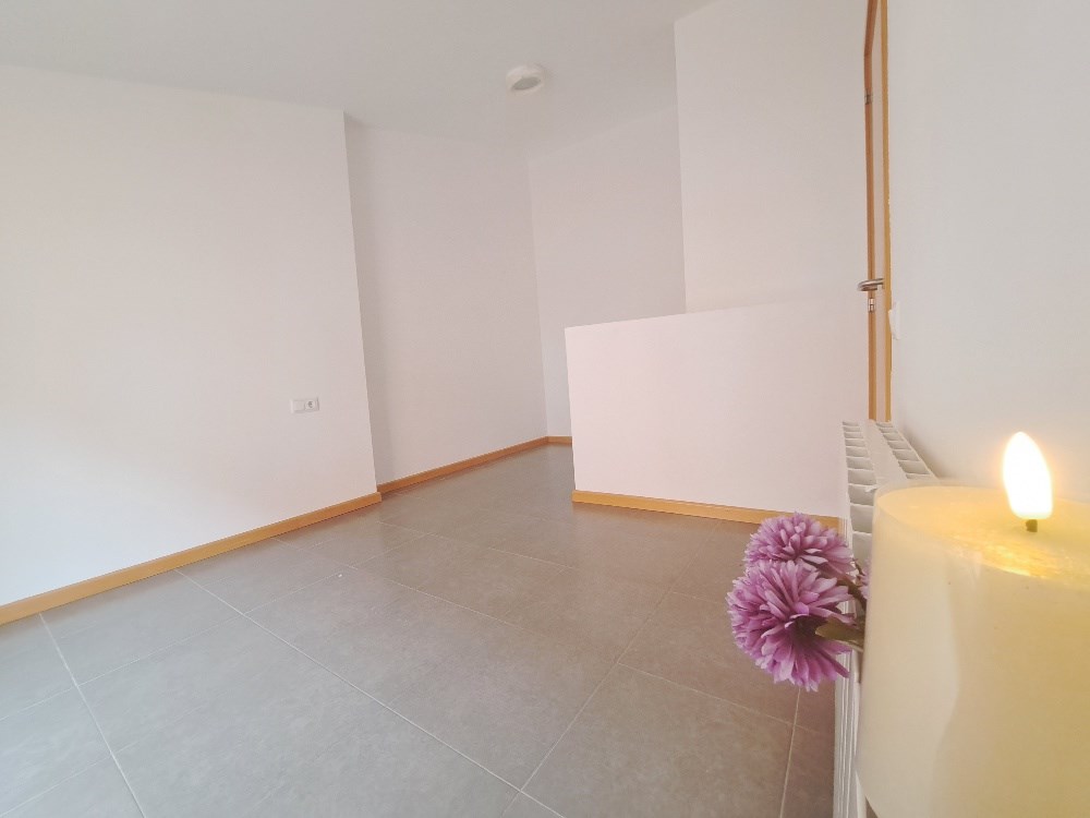 Espacioso Ático/Dúplex en la zona del Mossos con PK y trastero de Obra Nueva acabada.