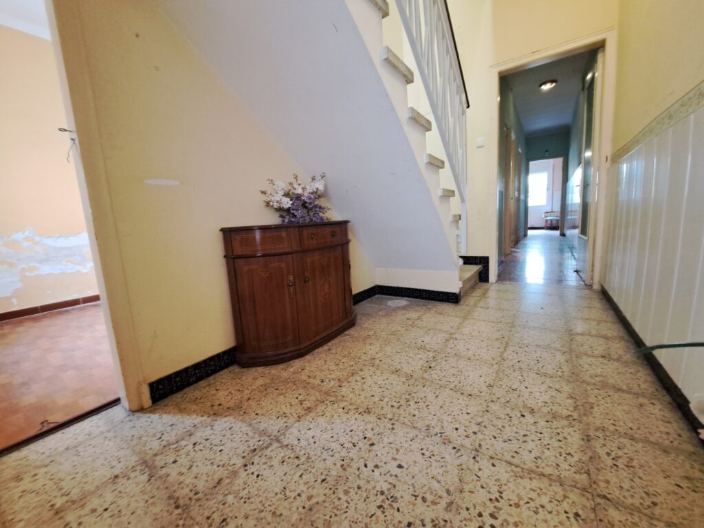 ¡Amplia casa en el centro urbano para disfrutar en familia!