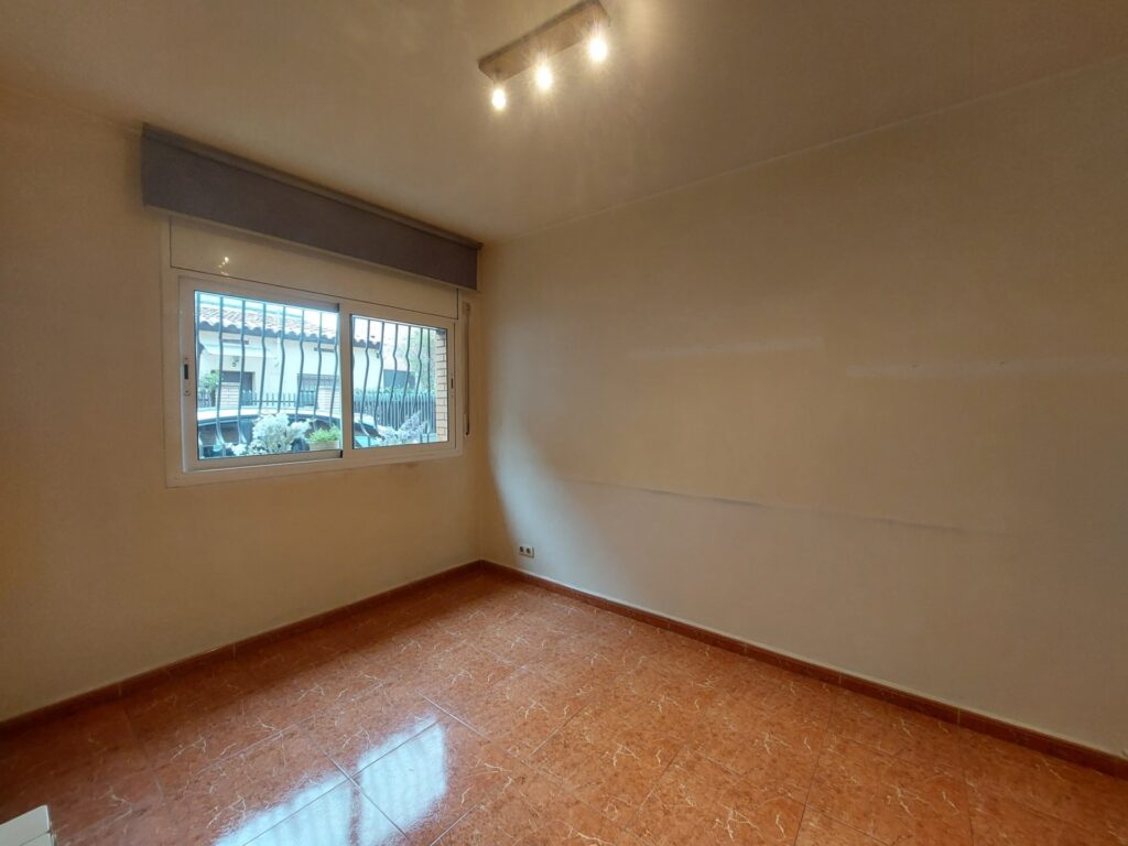 Piso de 1 habitación con parking, ideal para tu nuevo hogar en muy buen estado