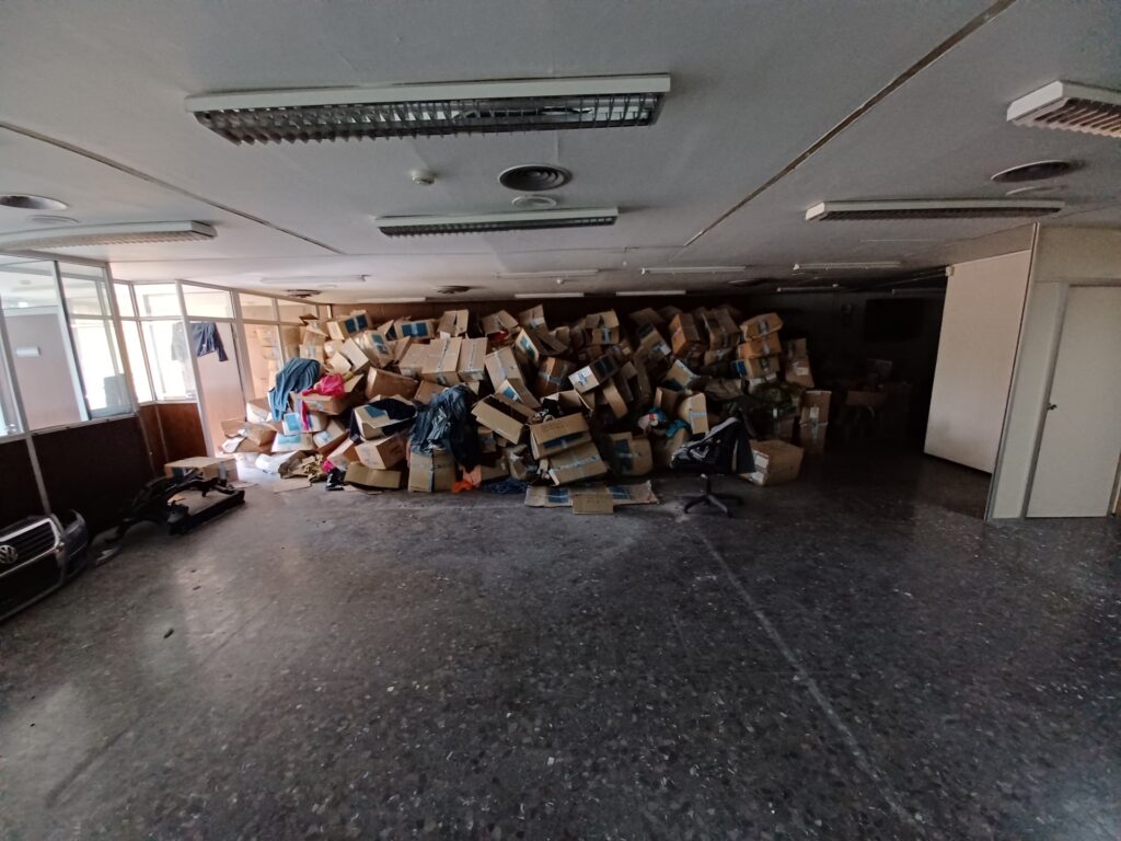 ¡Nave industrial pareada en venta en Bon Pastor, 1.264 m2 y 8 m de altura!