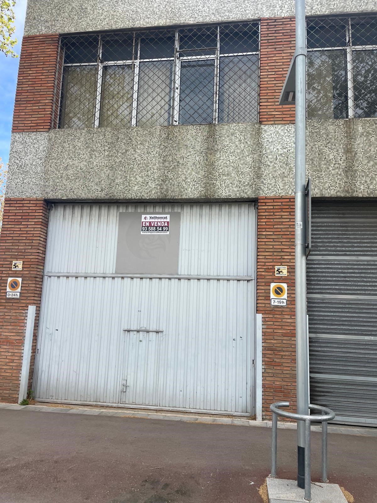 ¡Nave industrial pareada en venta en Bon Pastor, 1.264 m2 y 8 m de altura!
