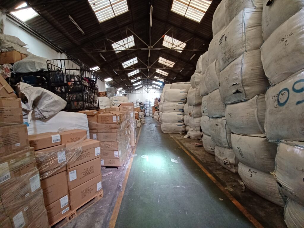 ¡Nave industrial pareada en venta en Bon Pastor, 1.264 m2 y 8 m de altura!