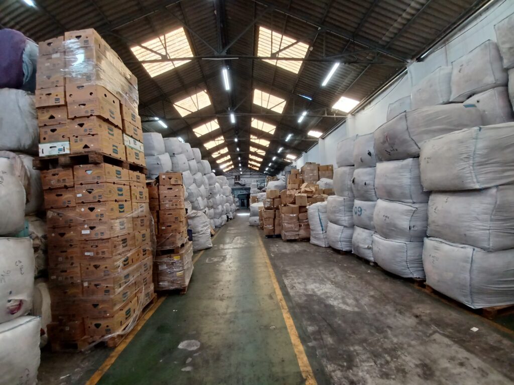 ¡Nave industrial pareada en venta en Bon Pastor, 1.264 m2 y 8 m de altura!