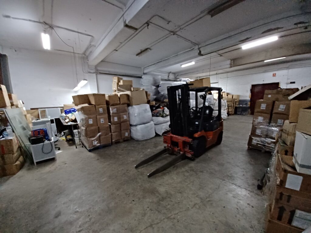 ¡Nave industrial pareada en venta en Bon Pastor, 1.264 m2 y 8 m de altura!