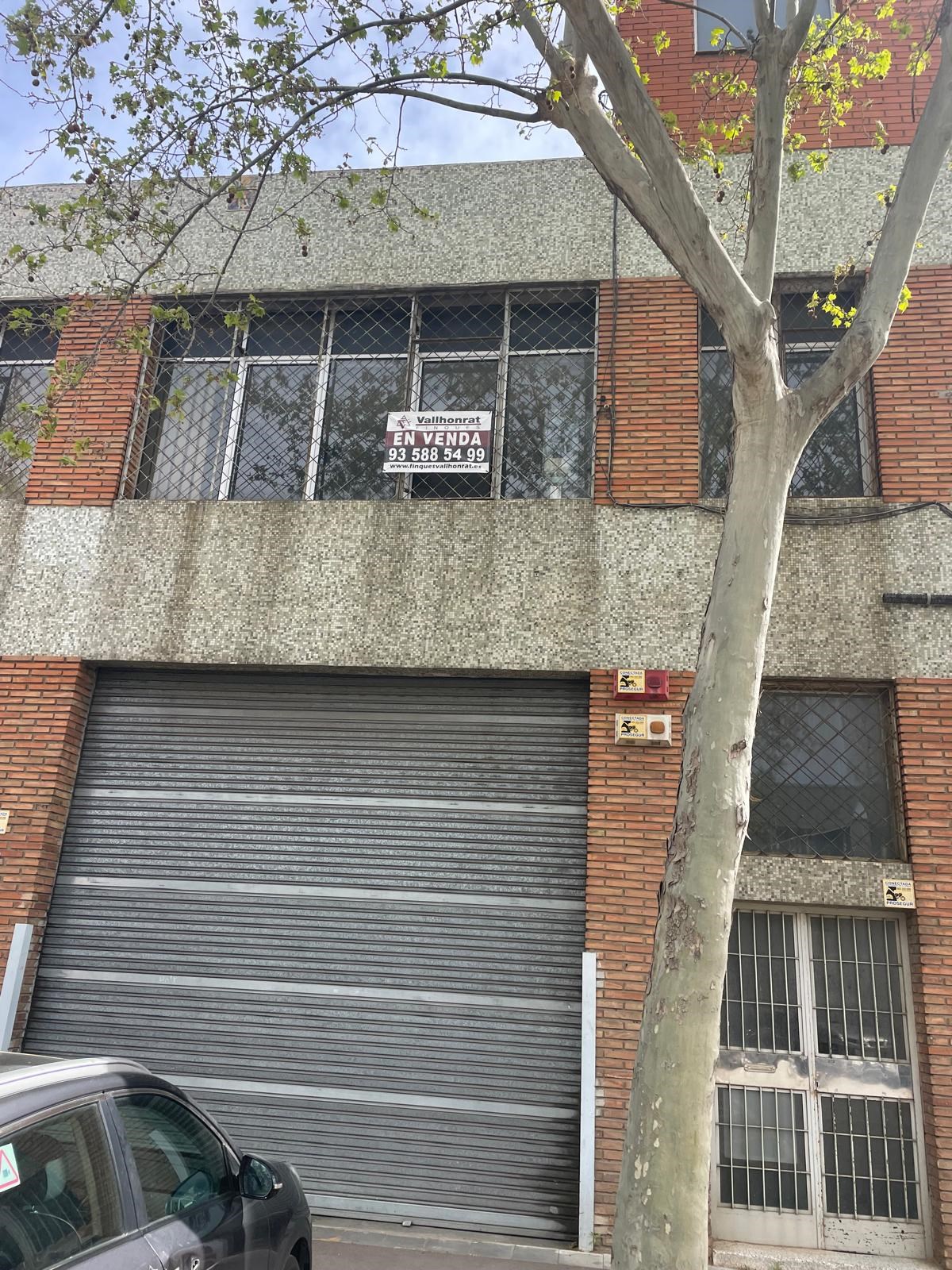 ¡Nave industrial pareada en venta en Bon Pastor, 1.264 m2 y 8 m de altura!
