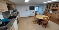 ¡Chalet unifamiliar en venta en Rubí, 4 habitaciones, jardín y terraza. Ideal para familias!