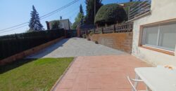 ¡Chalet unifamiliar en venta en Rubí, 4 habitaciones, jardín y terraza. Ideal para familias!