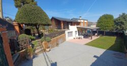 ¡Chalet unifamiliar en venta en Rubí, 4 habitaciones, jardín y terraza. Ideal para familias!