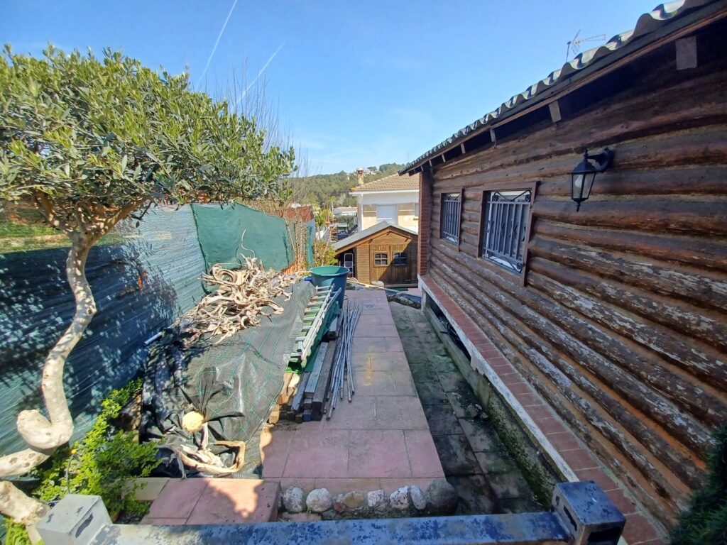 ¡Chalet unifamiliar en venta en Rubí, 4 habitaciones, jardín y terraza. Ideal para familias!