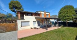 ¡Chalet unifamiliar en venta en Rubí, 4 habitaciones, jardín y terraza. Ideal para familias!
