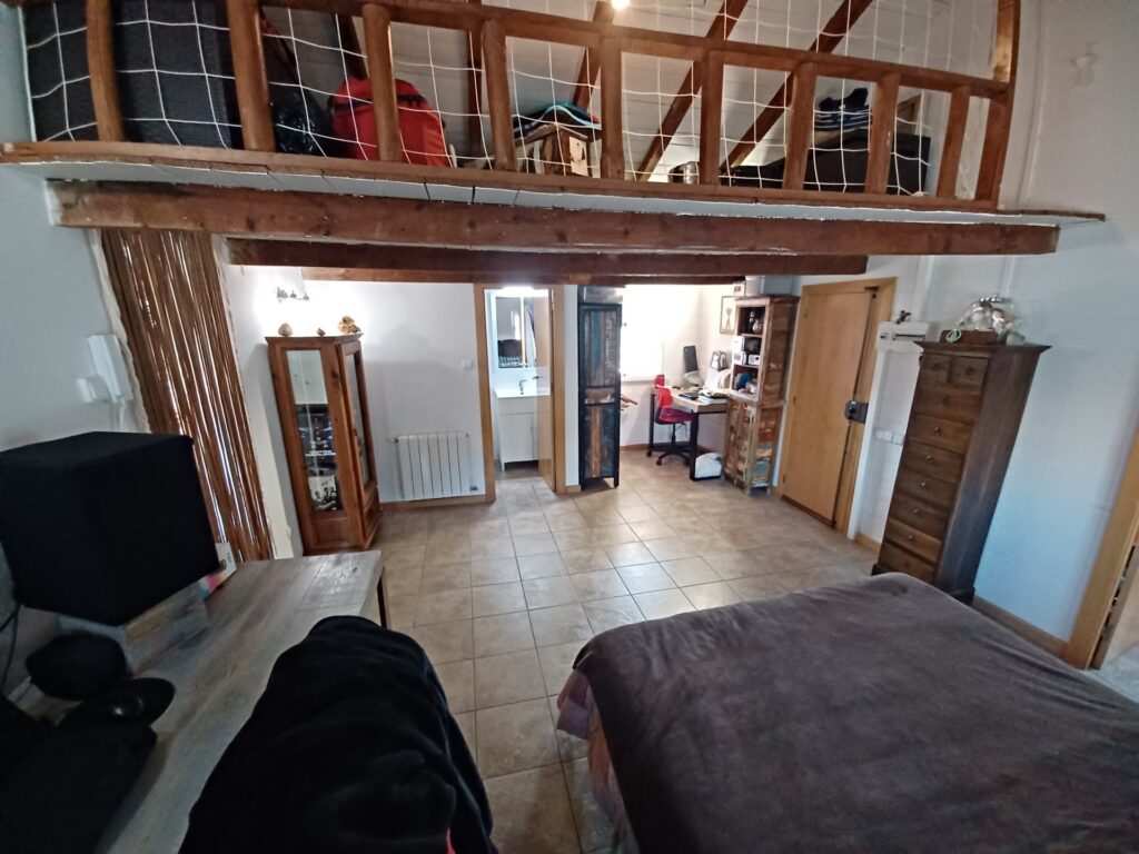 ¡Chalet unifamiliar en venta en Rubí, 4 habitaciones, jardín y terraza. Ideal para familias!