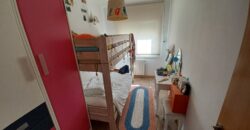 ¡Chalet unifamiliar en venta en Rubí, 4 habitaciones, jardín y terraza. Ideal para familias!