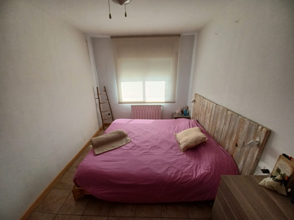 ¡Chalet unifamiliar en venta en Rubí, 4 habitaciones, jardín y terraza. Ideal para familias!