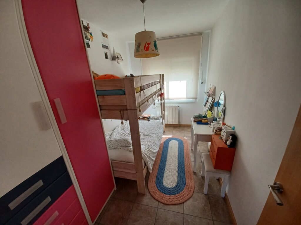 ¡Chalet unifamiliar en venta en Rubí, 4 habitaciones, jardín y terraza. Ideal para familias!