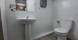 ¡Local de lloguer a Rubí, 54 m² ideals per al teu negoci amb aparador i sortida de fums!