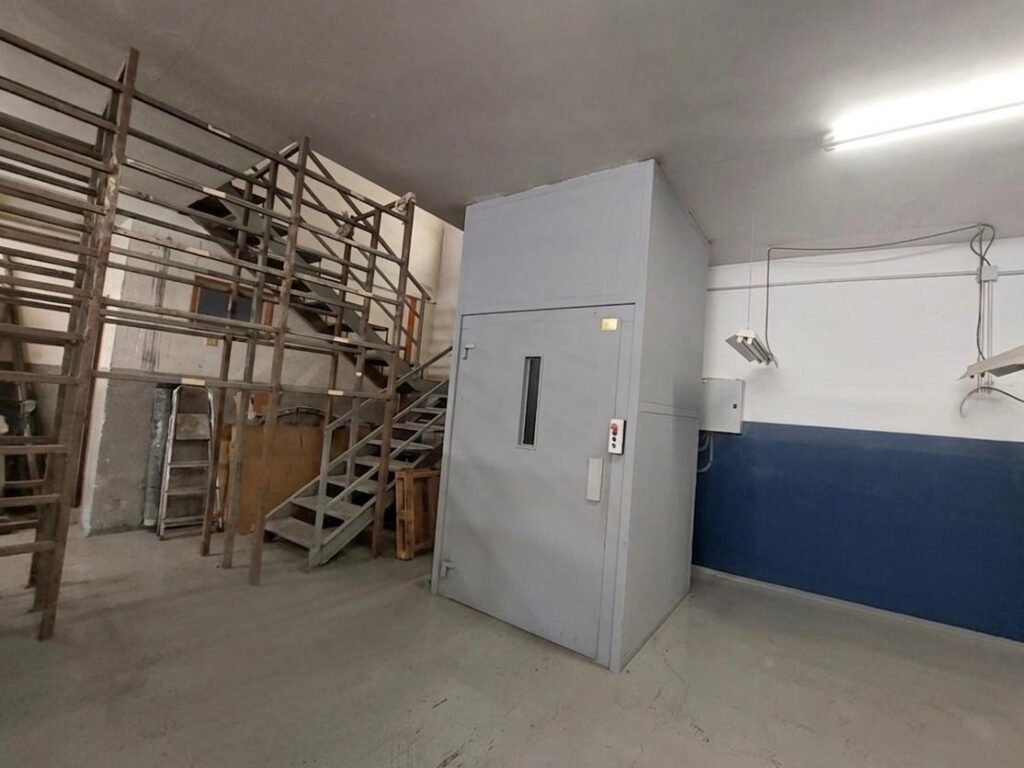 Nau industrial cantonera de lloguer a Can Alzamora.