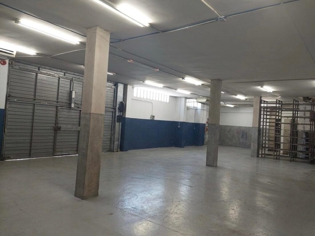 Nau industrial cantonera de lloguer a Can Alzamora.