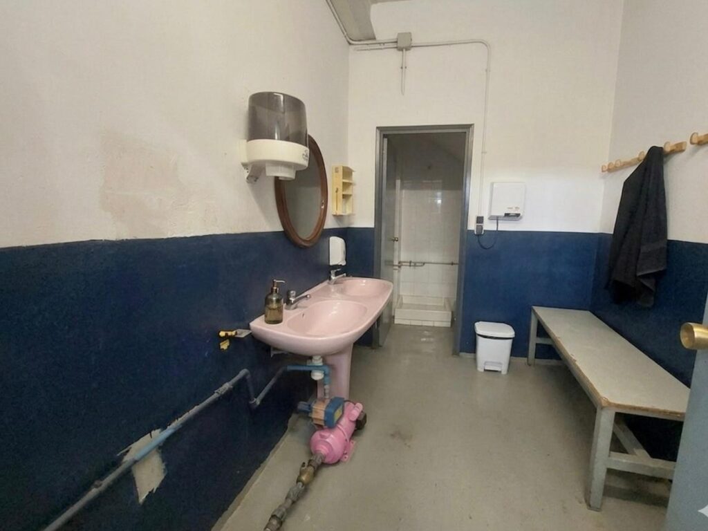 Nau industrial cantonera de lloguer a Can Alzamora.