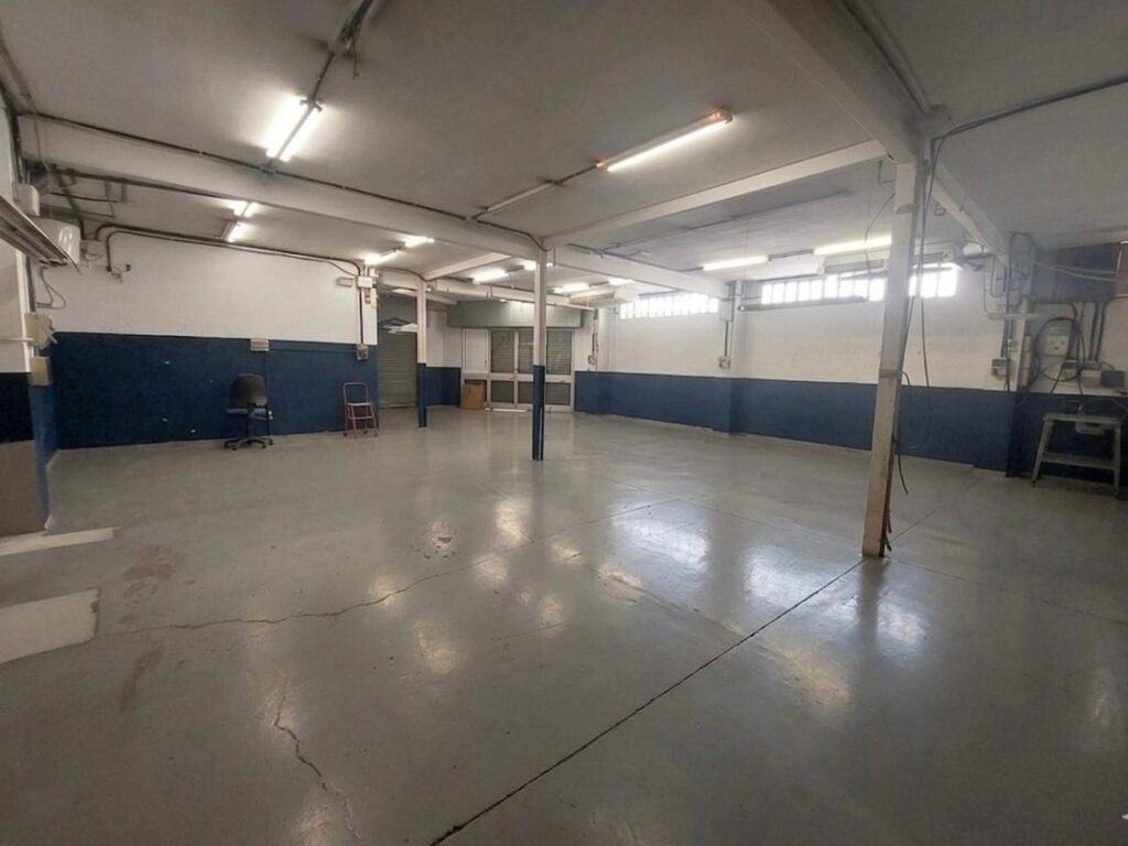 Nau industrial cantonera de lloguer a Can Alzamora.