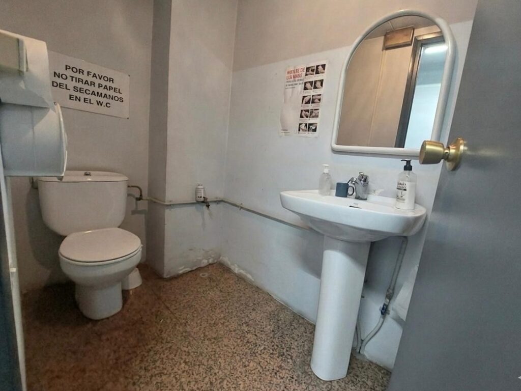 Nau industrial cantonera de lloguer a Can Alzamora.