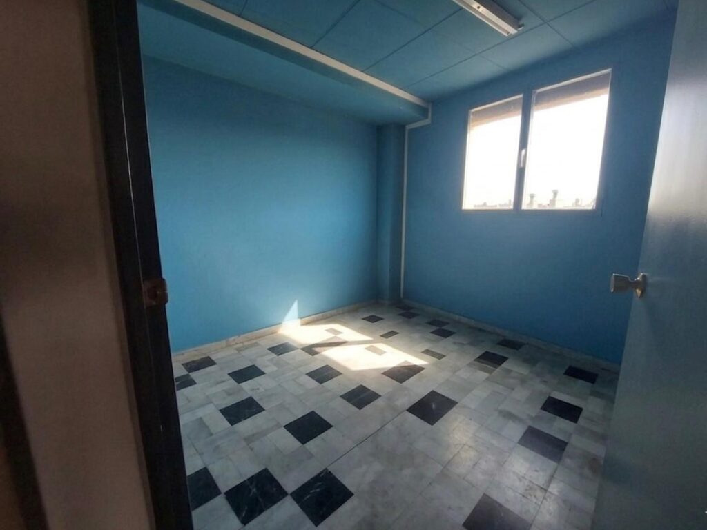 Nau industrial cantonera de lloguer a Can Alzamora.