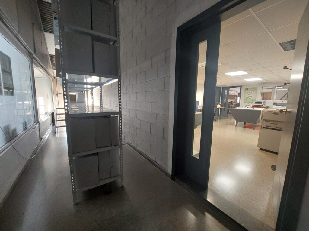 Nau industrial cantonera de lloguer a Can Alzamora.