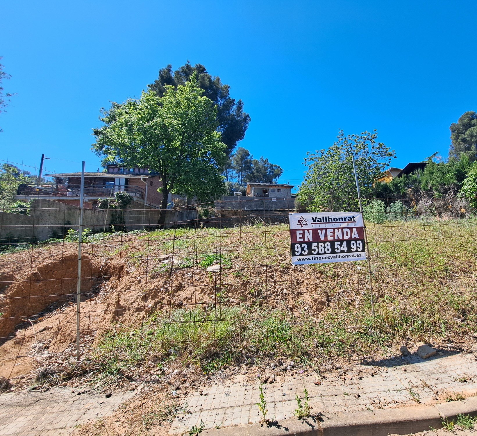 ¡Terreno urbanizable en venta en Rubí, 536 m2 para construir tu proyecto ideal!