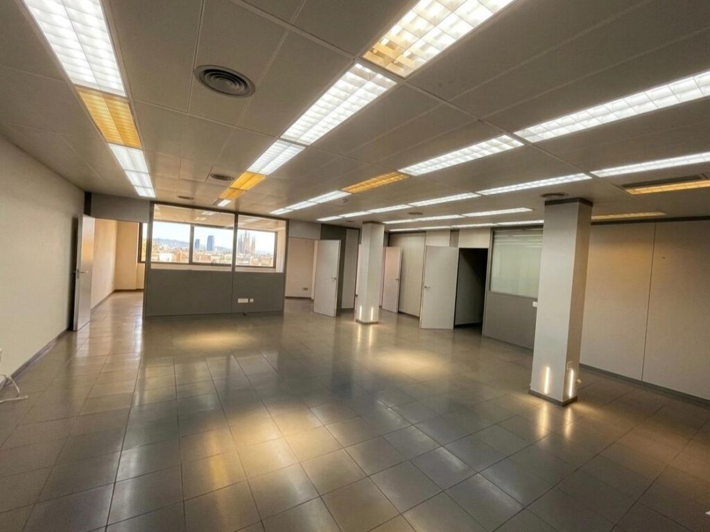 Local comercial de lloguer a zona centre!