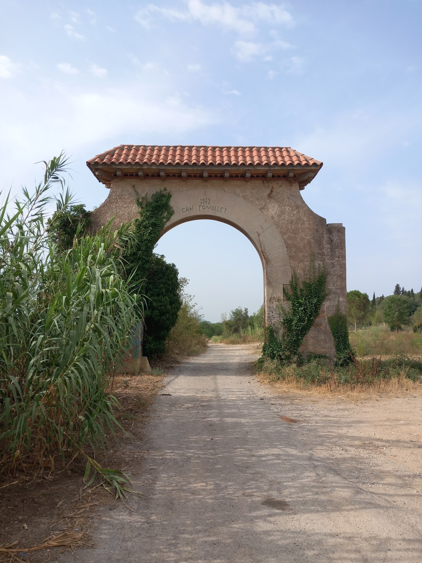 RUBI: Terreny rural i forestal no urbanitzable a Zona Can Fonollet Té una superfície d’unes 60 hectàrees de sòl majoritàriament forestal, de secà, vinya i pastura.
