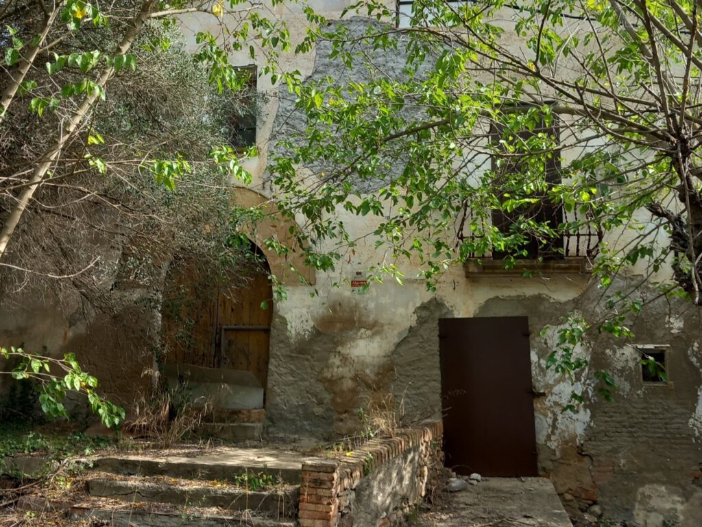 TERRASSA: Terreny de 167.577M2 amb Masia