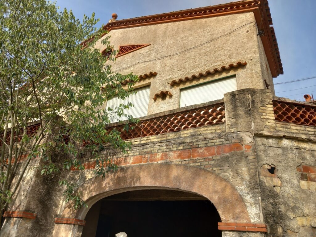 TERRASSA: Terreny de 167.577M2 amb Masia