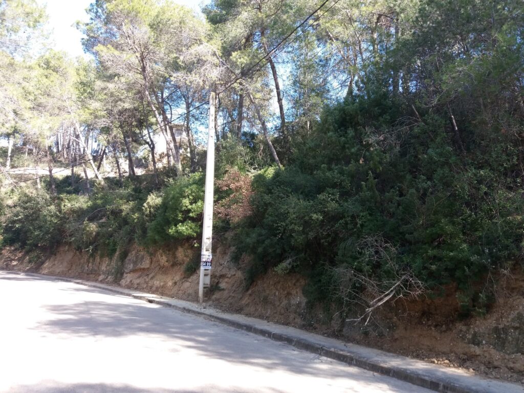 Oportunitat única a Rubí! S’ofereix en venda un terreny urbanitzable de 474 m2 ubicat a la tranquil·la zona de Castellnou i Can Mir.