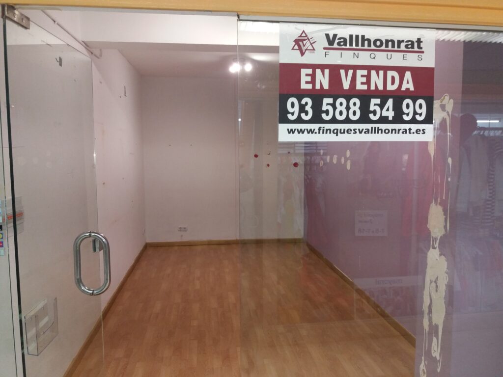 RUBI: Centro. Local de 15m2 situado en las