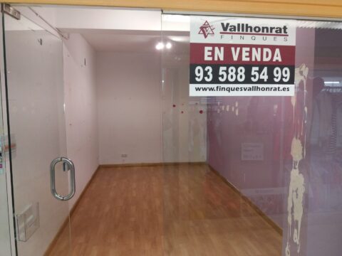 RUBI: Centre. Local de 15m2 situat a les