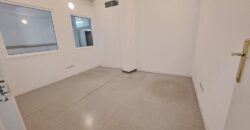 Es presenta un local de lloguer a Rubí, ubicat a zona Centre-CEIP Pau Casals. Aquest espai compta amb una superfície construïda de 253 m2, oferint una distribució funcional per a diverses activitats comercials, ideal professionals.